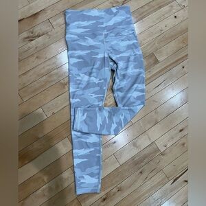 Athleta elation 7/8 tight XS in light camp